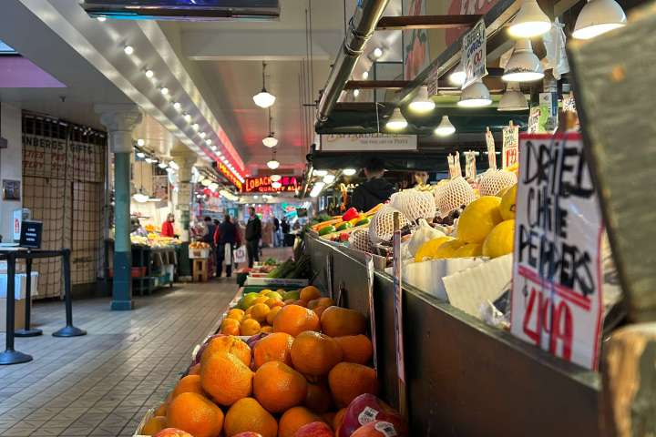 a pile of fruit on display at a vendor in Pike Place Market seen during a seattle tour
