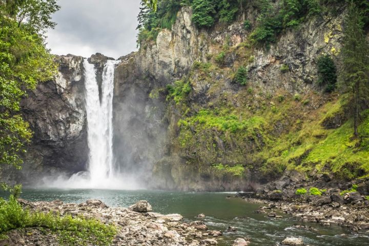 snoqualmie falls seen during a corporate outing tour with tours northwest